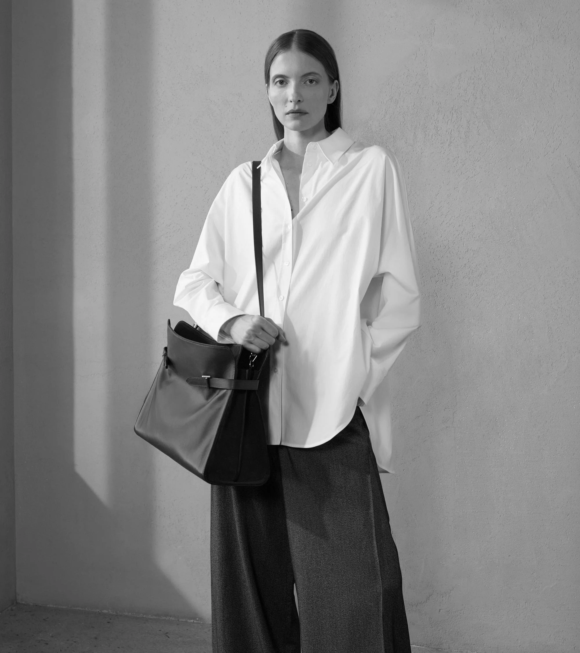 Emie maxi shoulderbag in smooth leather and nubuck - Image 6