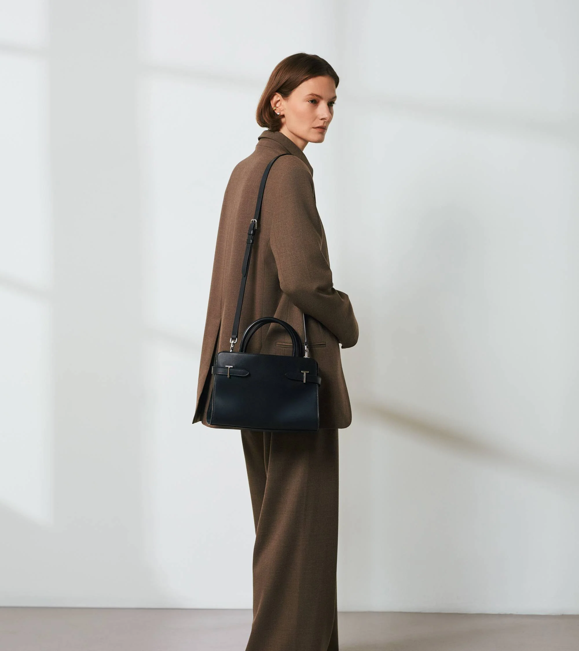 Emie medium handbag in smooth leather and nubuck - Image 8