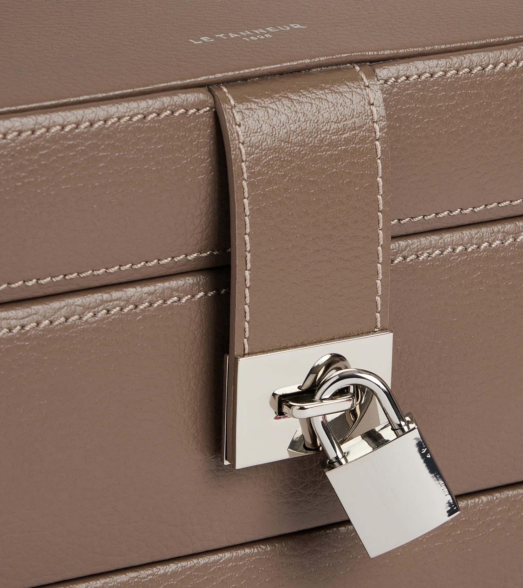 Medium automatic opening jewelry box in leather - Image 2